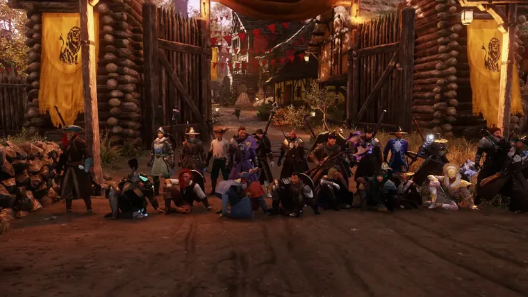 Die ganze Kompanie stellt sich im Abendlicht vor dem Siedlungstor auf — Closed Beta, 1. August 2021.